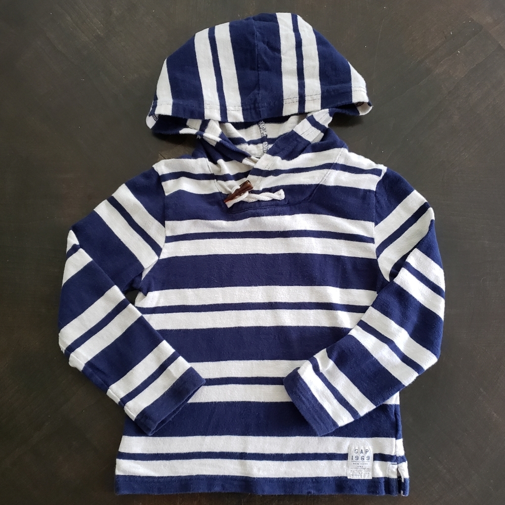 Boys babyGap long sleeve shirt, size 5t.